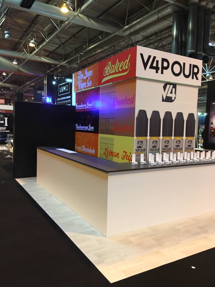 Vaper Expo exhibition display with custom bar